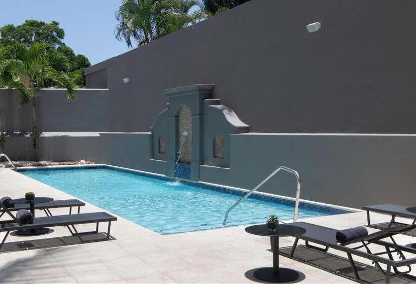 هتل Courtyard By Marriott Santo Domingo