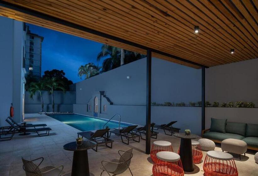 هتل Courtyard By Marriott Santo Domingo