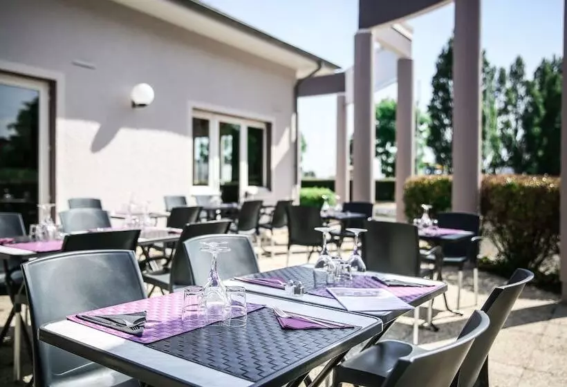 Отель Ibis Styles Saint Brieuc Plerin