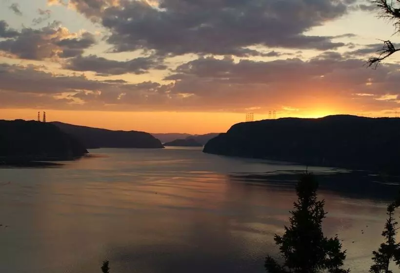 Retkeilymaja Au Sommet Du Fjord