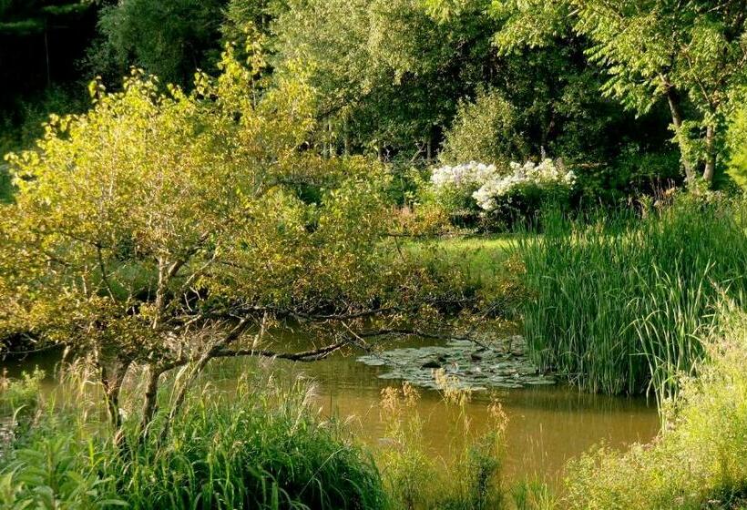 הוסטל Auberge Restaurant La Mara