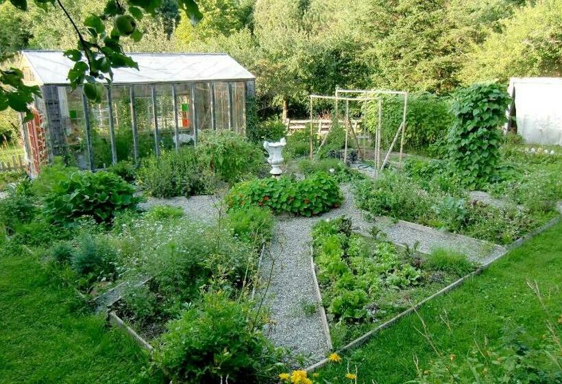 הוסטל Auberge Restaurant La Mara