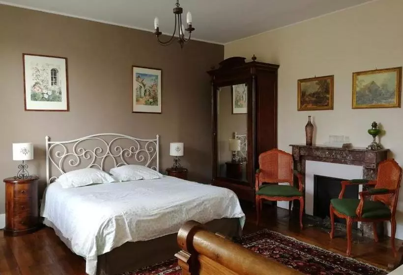 ベッドアンドブレックファースト Chambres D Hôtes   Domaine Des Perrières