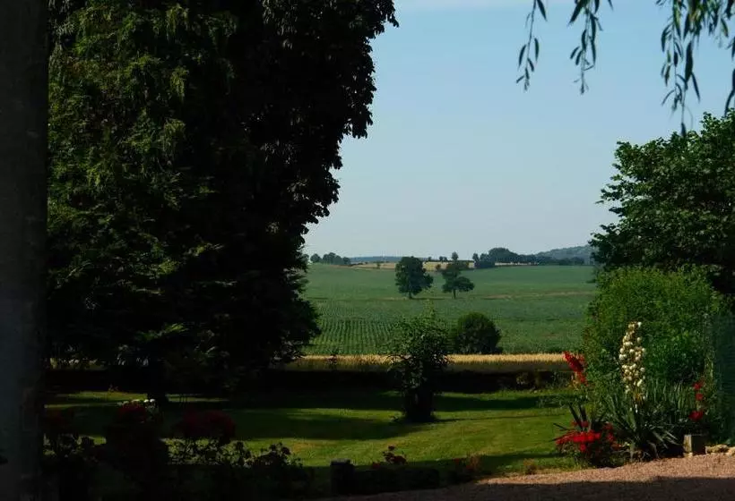 ベッドアンドブレックファースト Chambres D Hôtes   Domaine Des Perrières