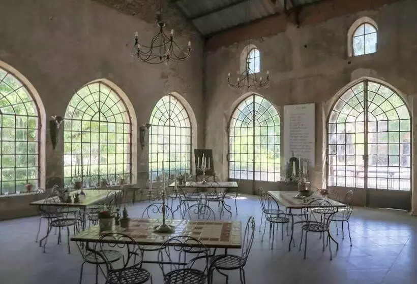 Aamiaismajoitus (B&B) Chateau D Agel