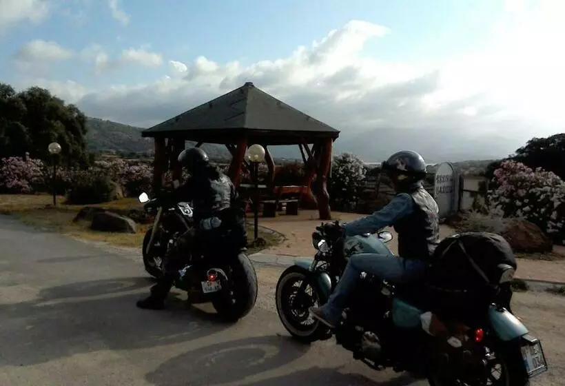 هتل Agriturismo Pedru Caddu