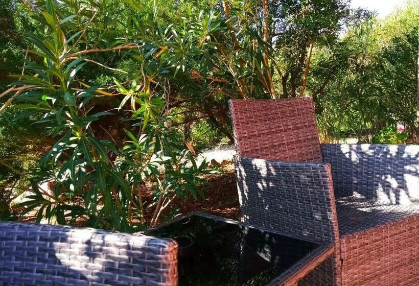 هتل Agriturismo Pedru Caddu