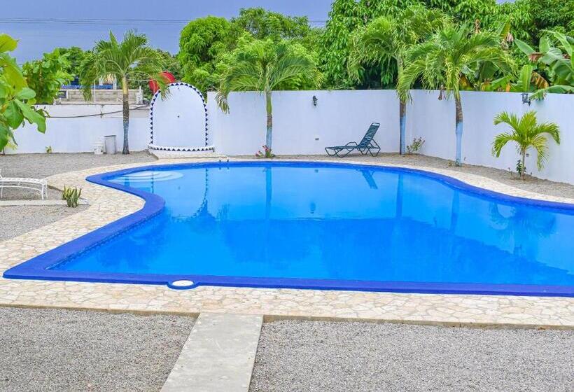 هتل Nuevo Amanecer