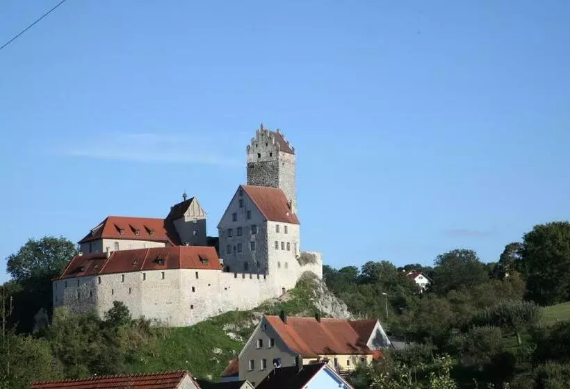 ペンション Burg Katzenstein