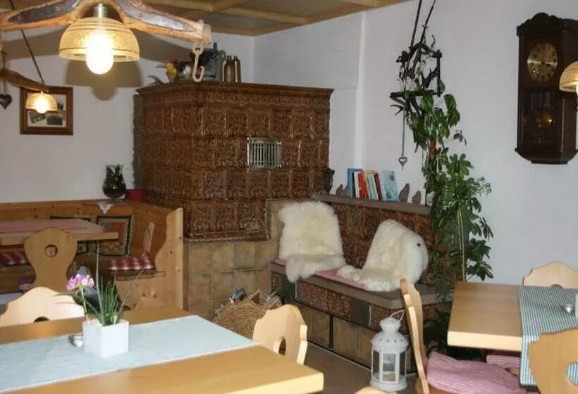 ペンション Haus Tannenhof