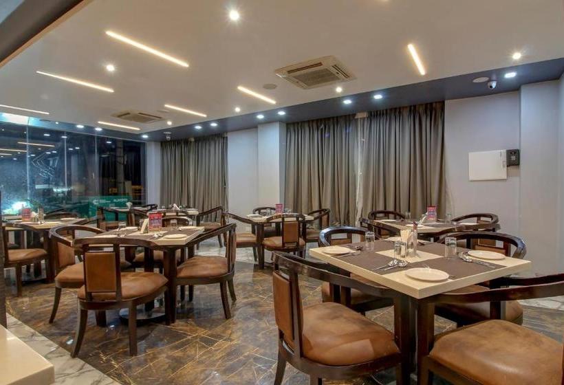 Hotel Capital O 49632 Mkr Regency