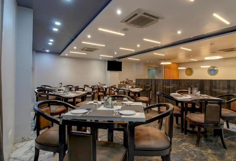 Hotel Capital O 49632 Mkr Regency