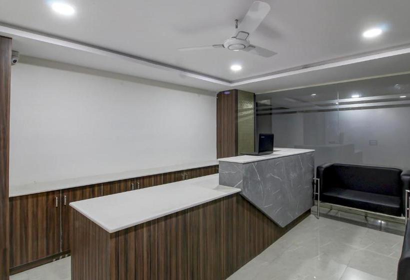 Hotel Capital O 49632 Mkr Regency