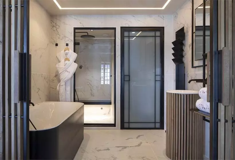 Hotelli Hôtel Saint Delis   La Maison Du Peintre   Relais & Châteaux