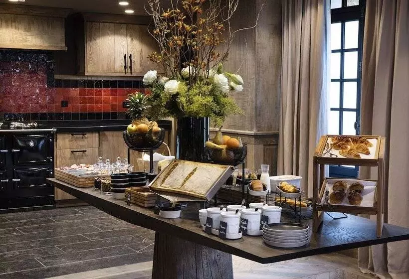 Hotelli Hôtel Saint Delis   La Maison Du Peintre   Relais & Châteaux