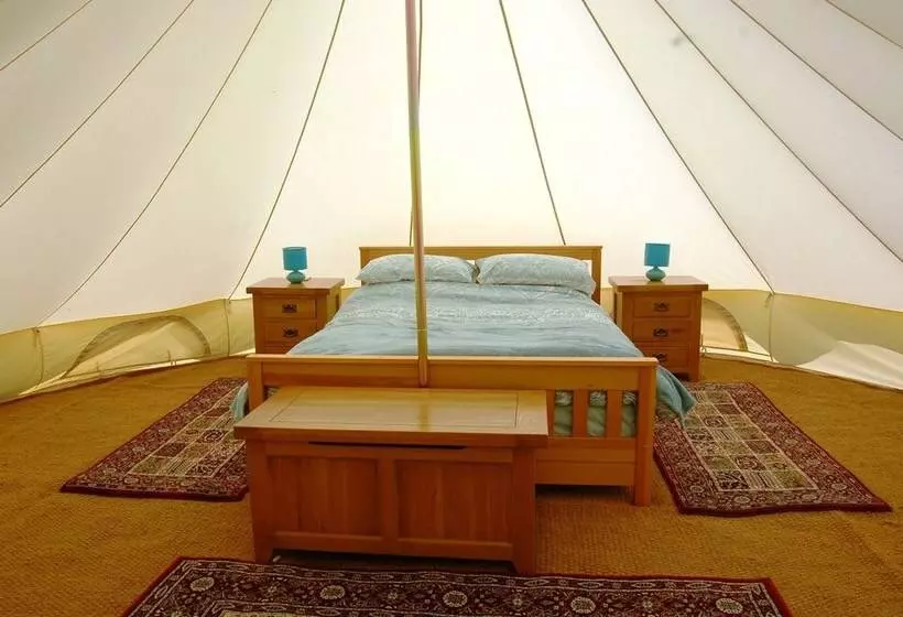 Hotelli Camping La Forêt De Tessé