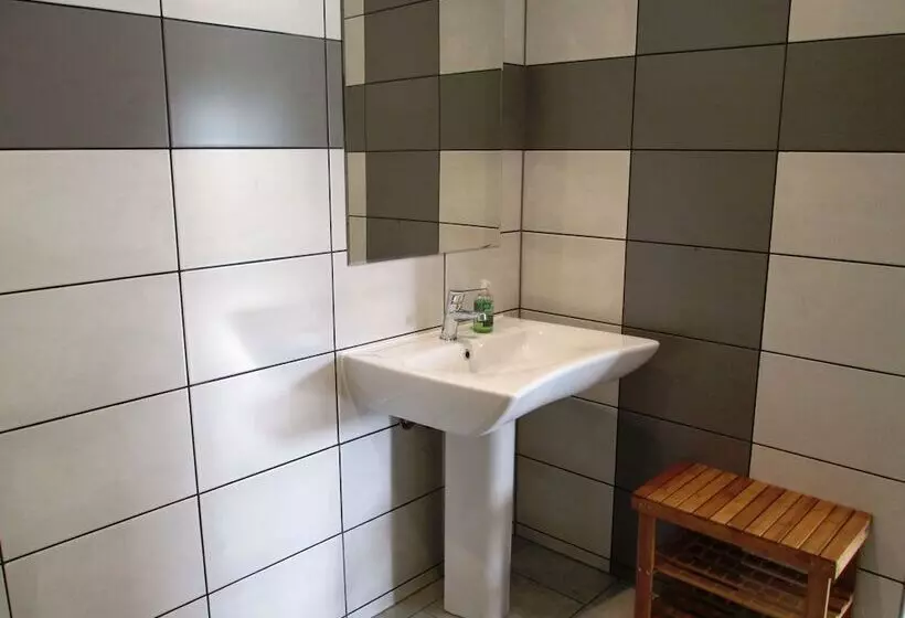 Hotelli Camping La Forêt De Tessé