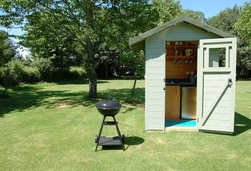 Hotelli Camping La Forêt De Tessé