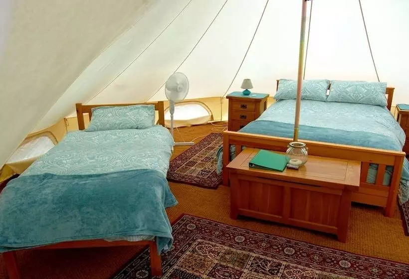 Hotelli Camping La Forêt De Tessé