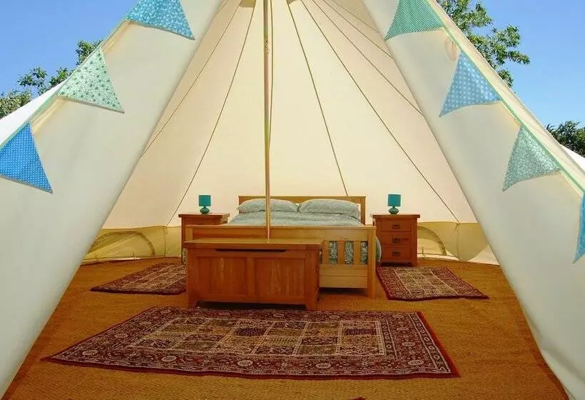 Hotelli Camping La Forêt De Tessé