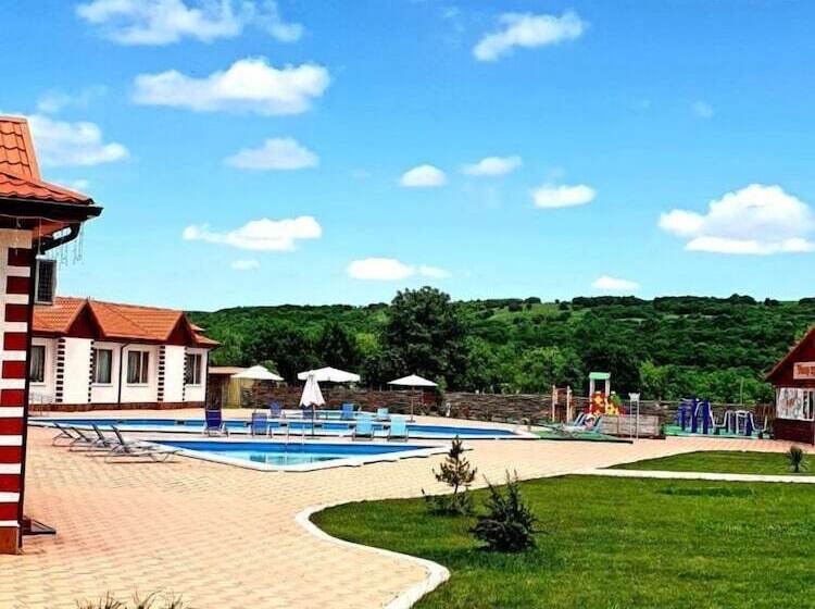 בית מלון כפרי Eco Estate Golden Key