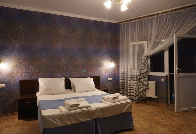 בית מלון כפרי Eco Estate Golden Key