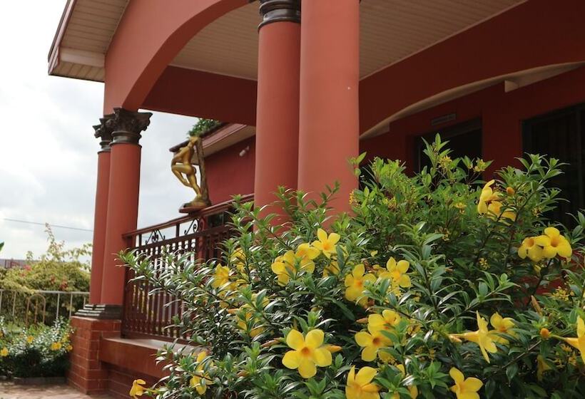 فندق Waterfront Paradise Resort