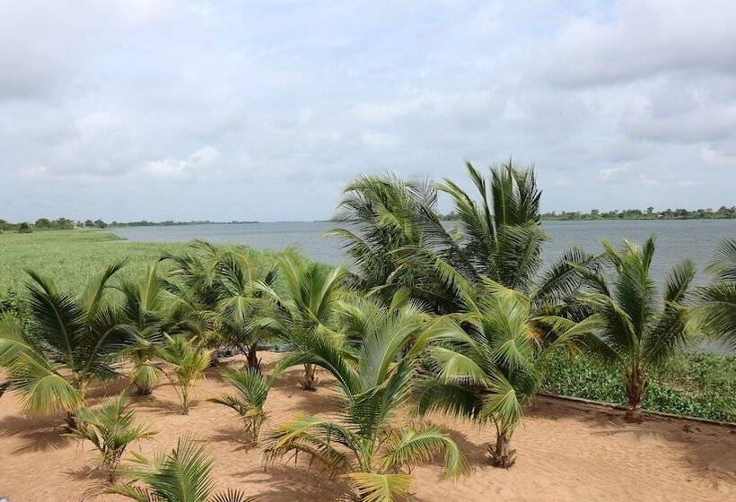 فندق Waterfront Paradise Resort