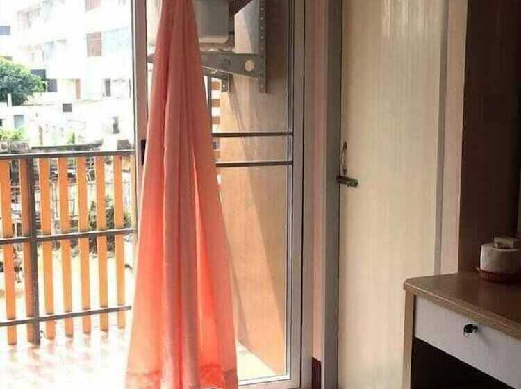 Отель Wattanakham Serviced Apartment