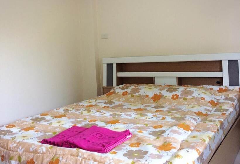 Отель Wattanakham Serviced Apartment