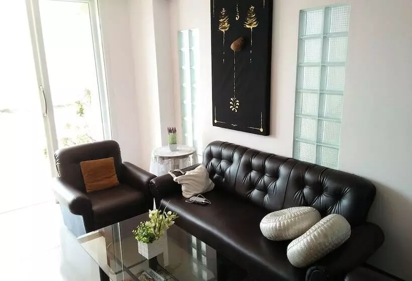 Hotelli Wattanakham Serviced Apartment