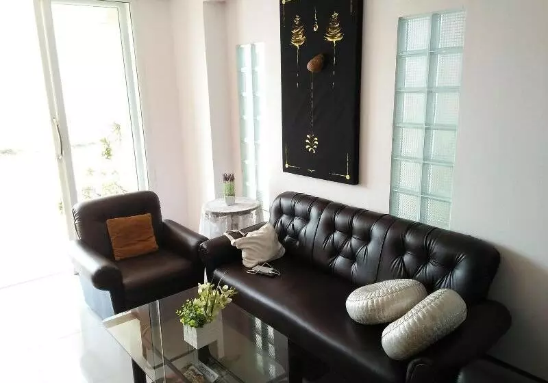 Hotelli Wattanakham Serviced Apartment