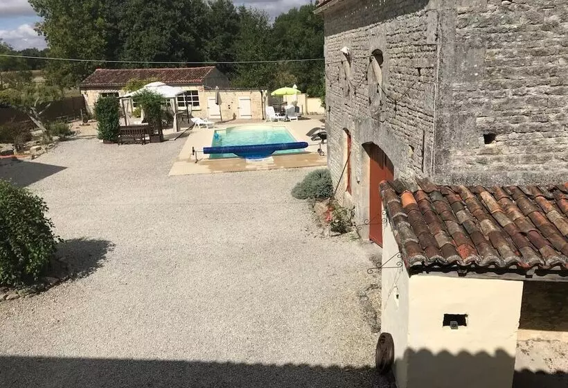 Aamiaismajoitus (B&B) Les Cygnes Noirs