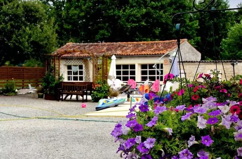 Aamiaismajoitus (B&B) Les Cygnes Noirs