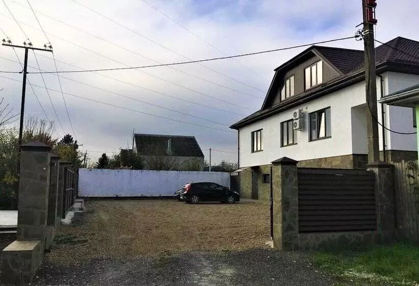 Aamiaismajoitus (B&B) Guesthouse On Rodnikovaya 9