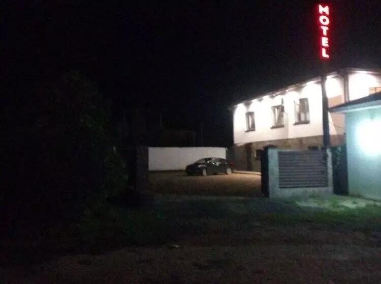 Aamiaismajoitus (B&B) Guesthouse On Rodnikovaya 9