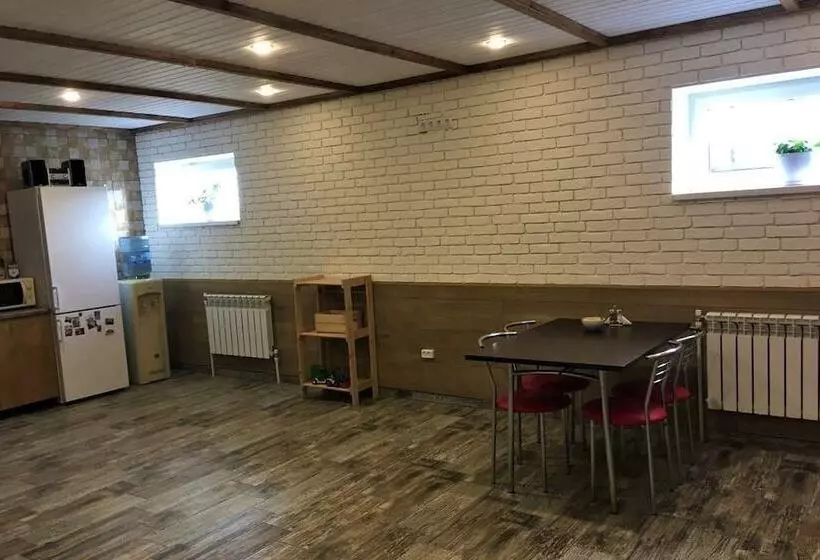 Aamiaismajoitus (B&B) Guesthouse On Rodnikovaya 9