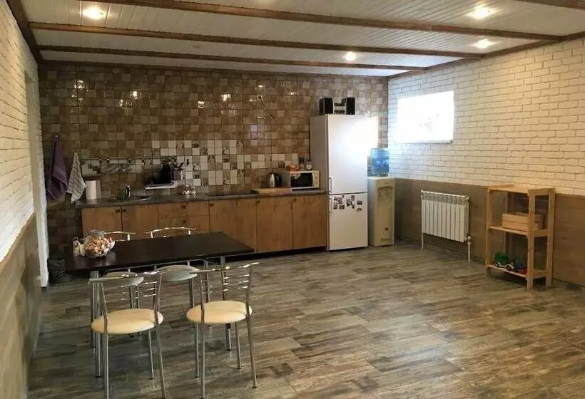 Aamiaismajoitus (B&B) Guesthouse On Rodnikovaya 9