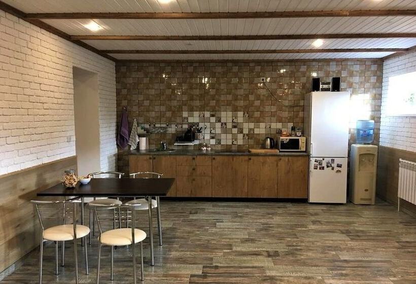 Bed and Breakfast Guesthouse On Rodnikovaya 9