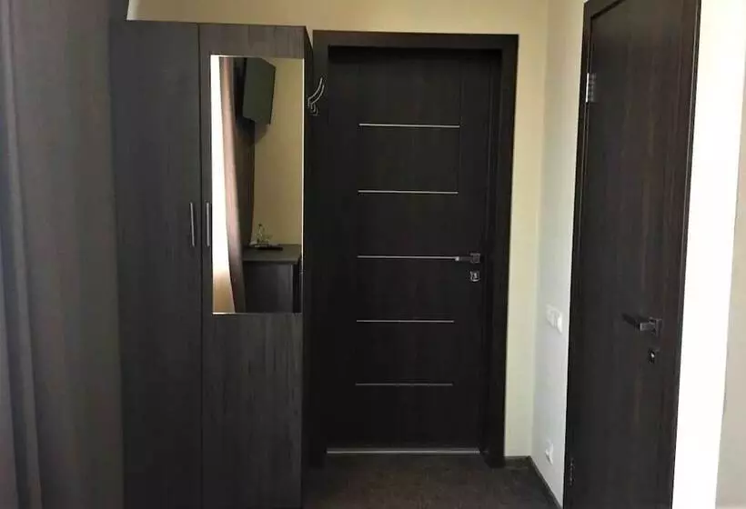 Aamiaismajoitus (B&B) Guesthouse On Rodnikovaya 9