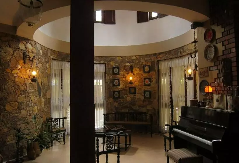 تختخواب و صبحانه Sri Voc Homestay