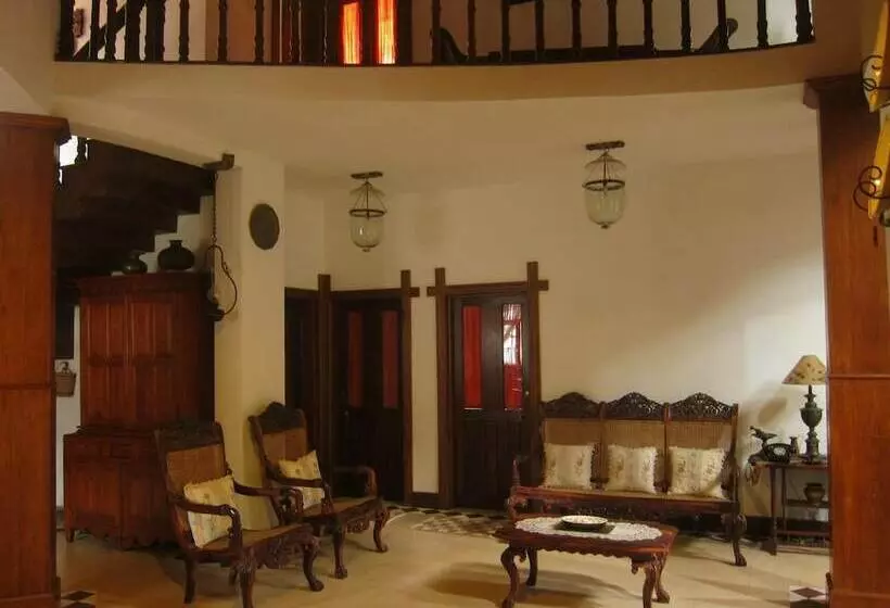 تختخواب و صبحانه Sri Voc Homestay