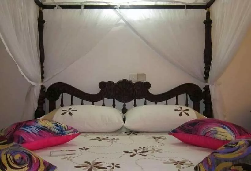 تختخواب و صبحانه Sri Voc Homestay
