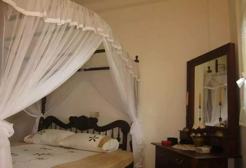 تختخواب و صبحانه Sri Voc Homestay