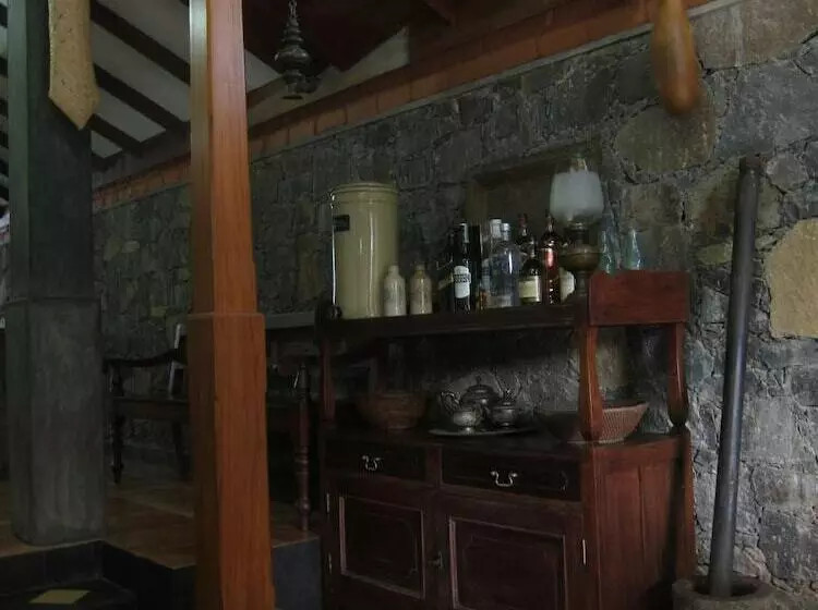 تختخواب و صبحانه Sri Voc Homestay