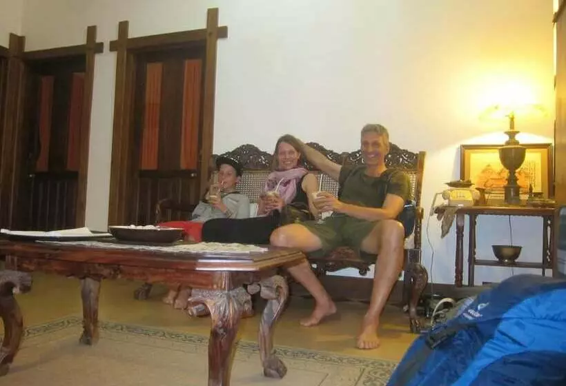 تختخواب و صبحانه Sri Voc Homestay