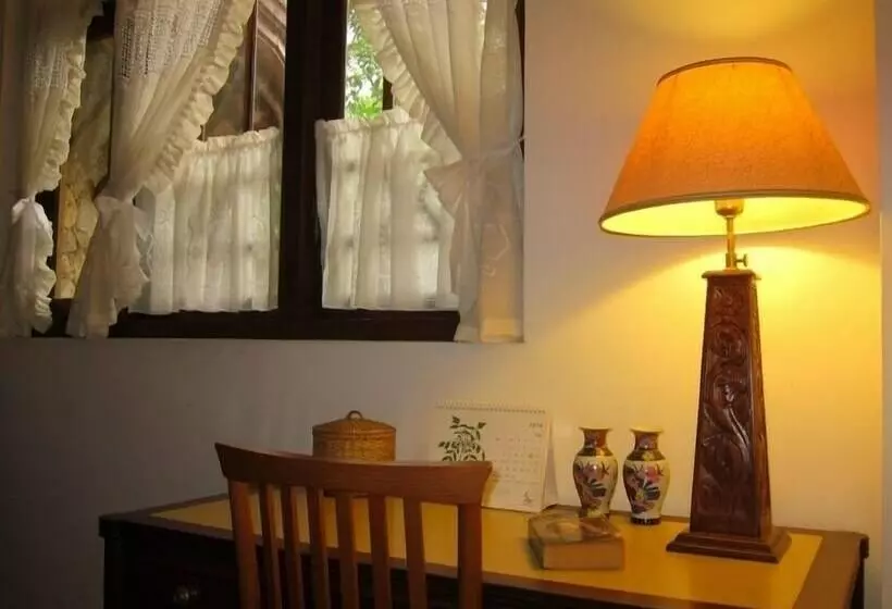 تختخواب و صبحانه Sri Voc Homestay