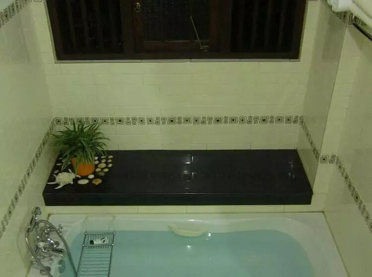تختخواب و صبحانه Sri Voc Homestay