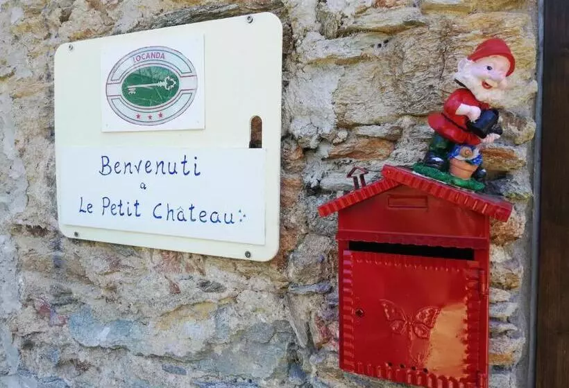 Hostelli Le Petit Chateau
