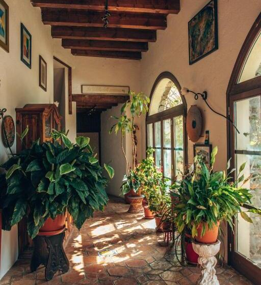 簡易ホテル Le Petit Chateau